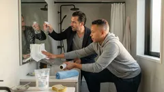 お風呂の鏡の白い水あかを落とす方法、うろこ状と粉状の見分け方から解説