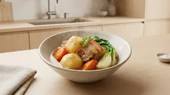 旬の葉玉ねぎで作る肉じゃが：葉まで柔らかく、関西風の薄味でほっくり