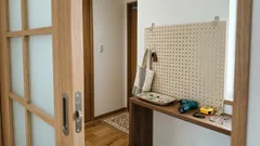 ダイソー有孔ボードで壁面収納を始める方法 賃貸でも穴を最小限に