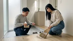 ほうきにセロハンテープを貼るだけで髪の毛とホコリがまとまる掃除ワザ