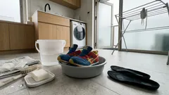 子どもスニーカー洗いで失敗しないコツ、熱いお湯がNGな理由と時短4ステップ